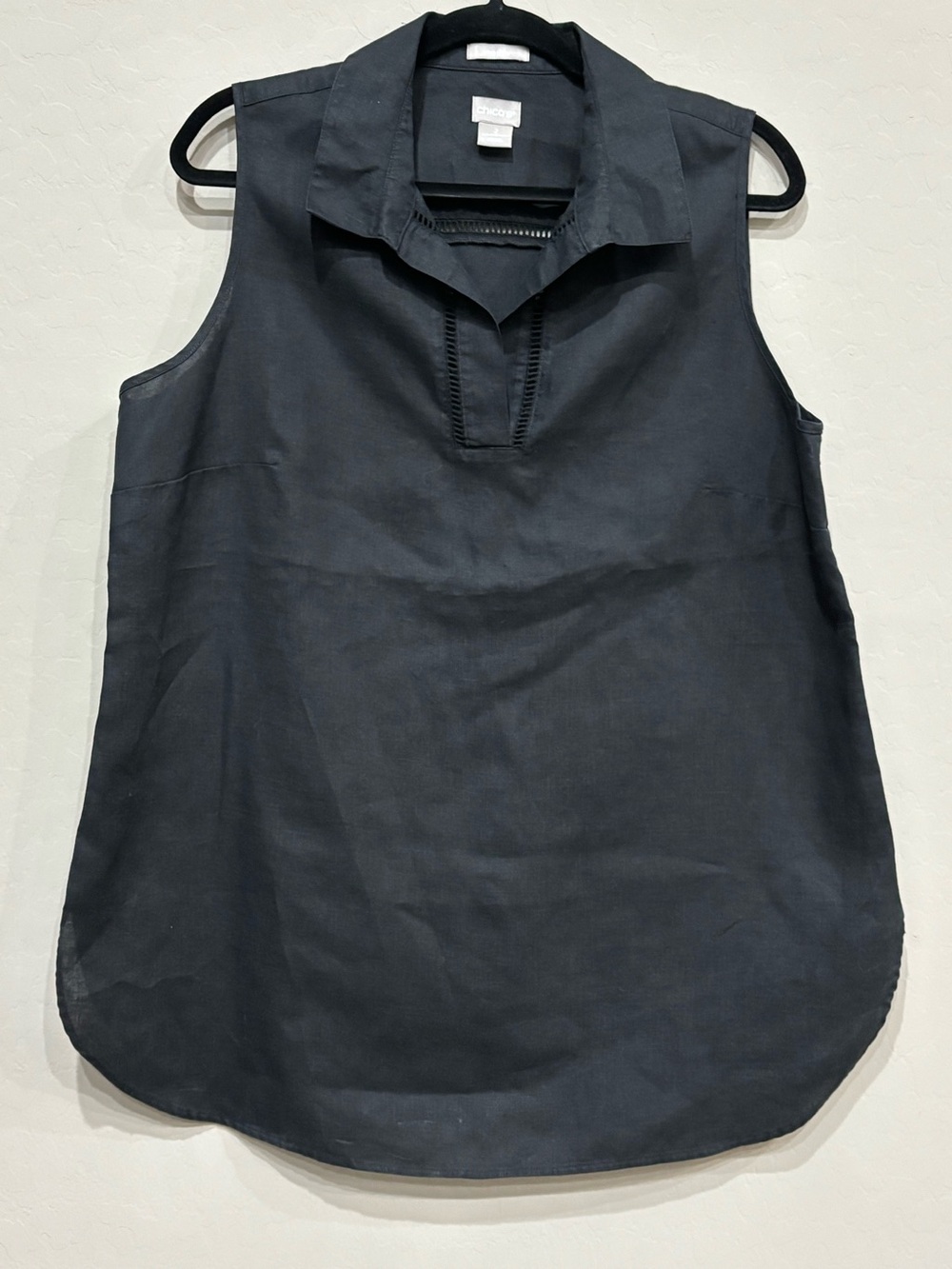 Chico’s No Iron Linen Sleeveless Top. Size 2